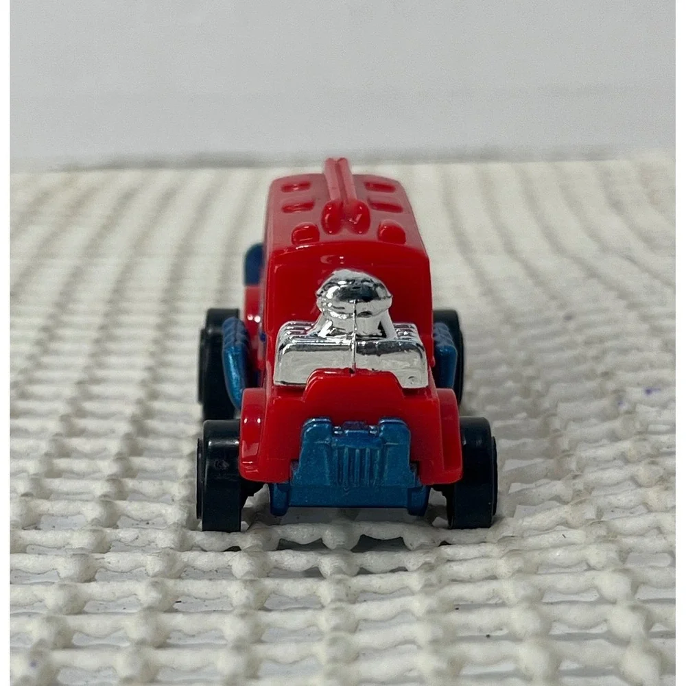 Skool Bust‎ Maisto Speed Wheels Series XIII Die Cast Vehicle Red blue